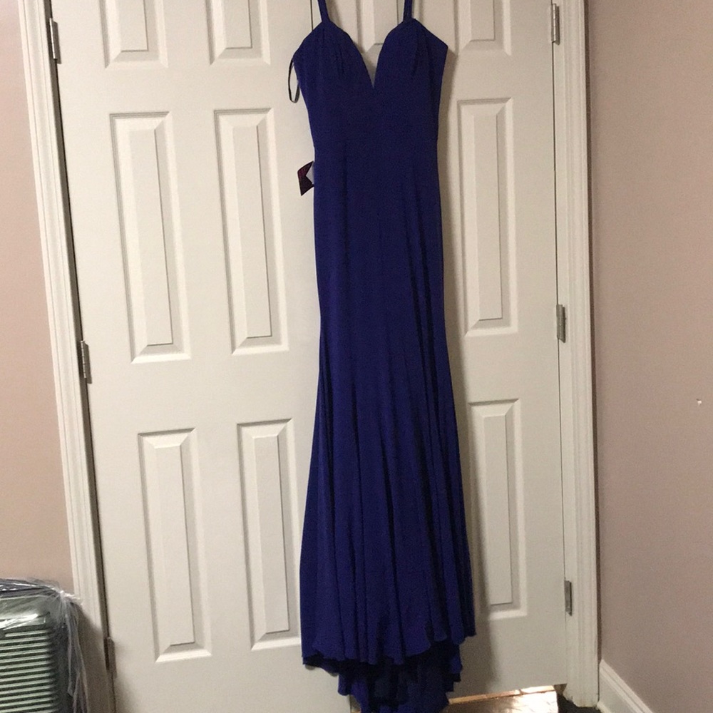 Prom dress never worn with tag on it